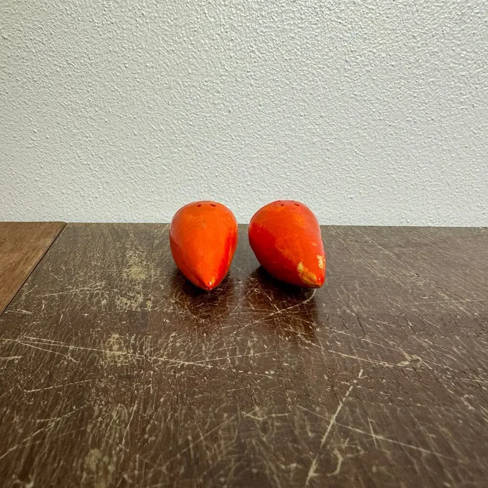Vintage Small Carrot‎ Salt and pepper Shakers Cottagecore Vegetable Garden